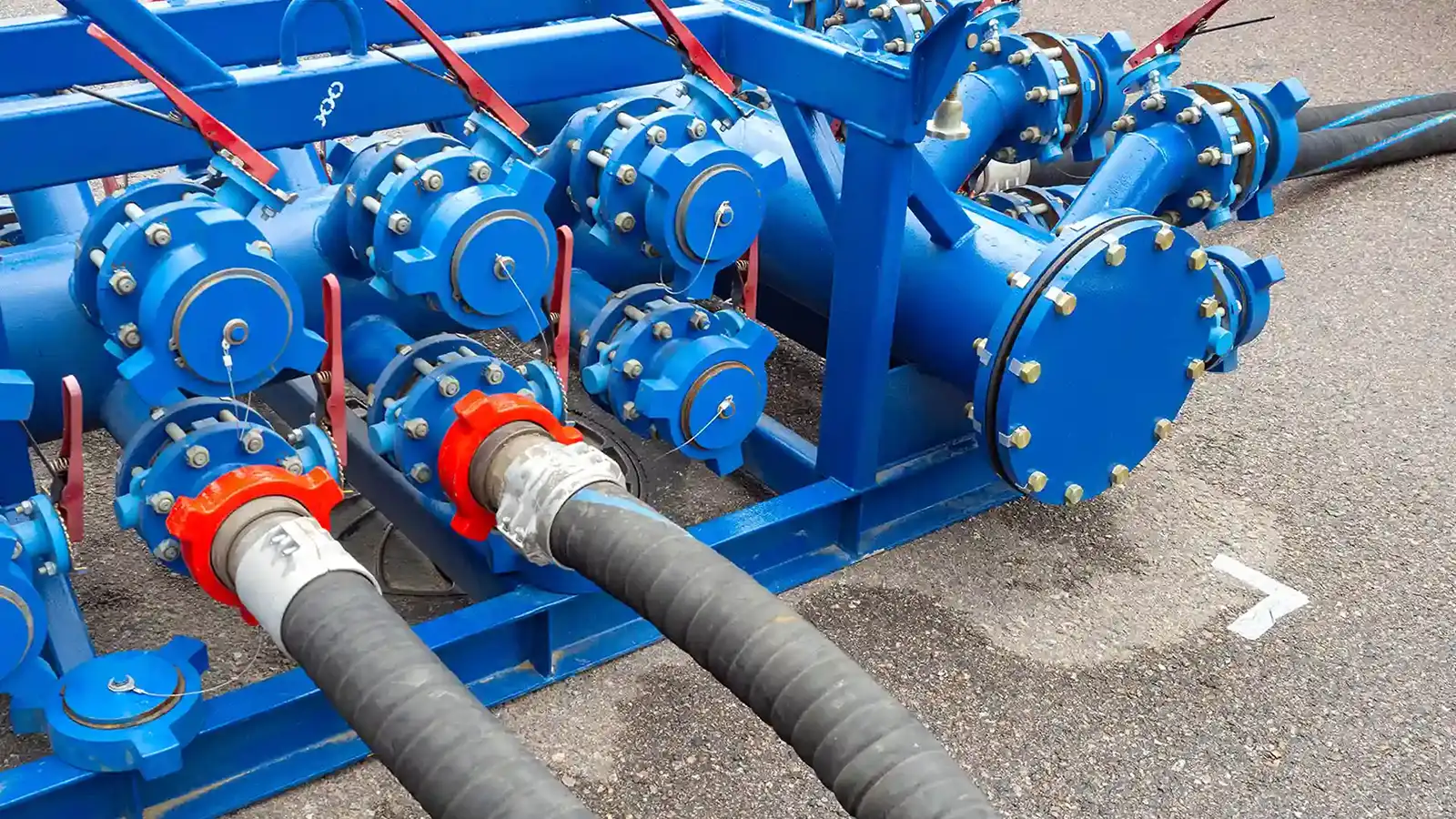 Energy production facility with robust piping systems supporting fluid movement, cooling water, and auxiliary process operations under high-demand conditions