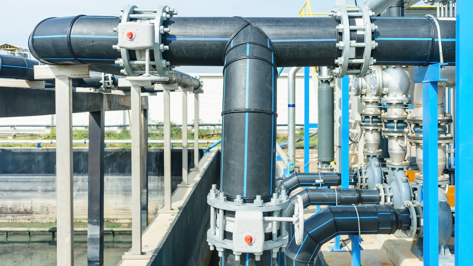 Durable HDPE pipe system with industrial fittings for reliable slurry and wastewater transfer in the USA